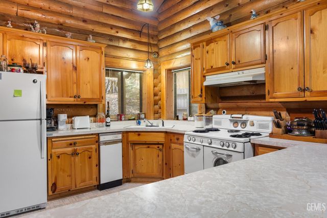 8717 Old State Road, Wofford Heights, CA 93285