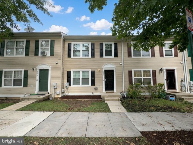 326 CAPE DR SE, Washington, DC 20019