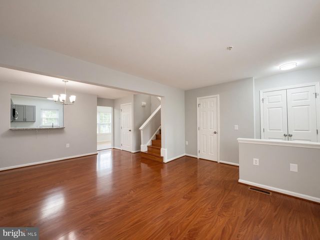 326 CAPE DR SE, Washington, DC 20019
