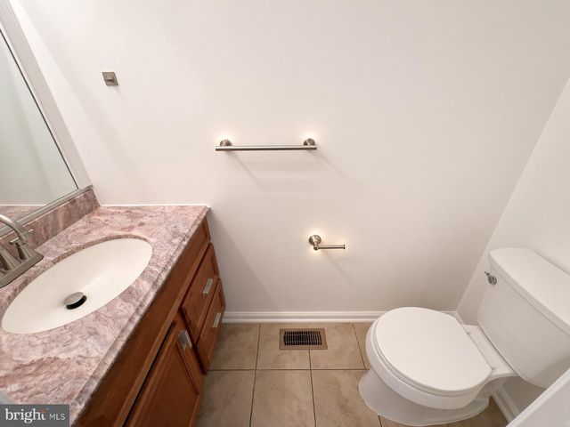 326 CAPE DR SE, Washington, DC 20019