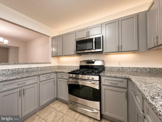 326 CAPE DR SE, Washington, DC 20019