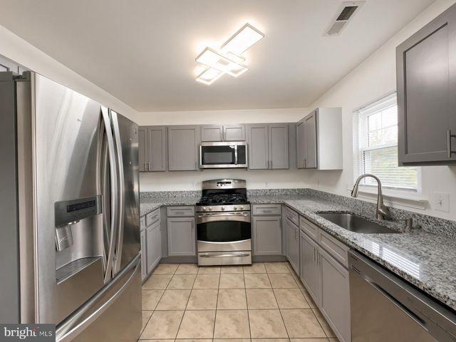 326 CAPE DR SE, Washington, DC 20019