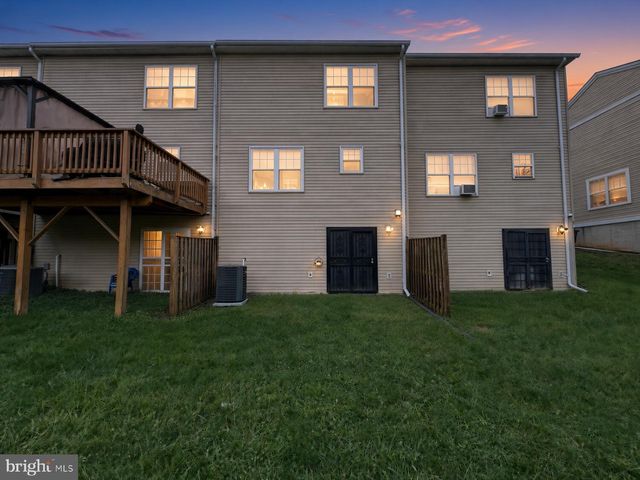 326 CAPE DR SE, Washington, DC 20019