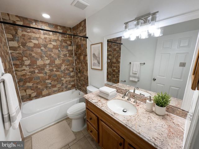 326 CAPE DR SE, Washington, DC 20019