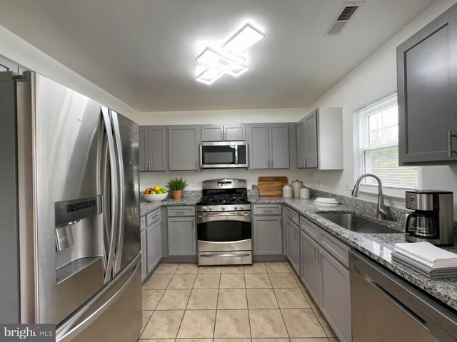 326 CAPE DR SE, Washington, DC 20019