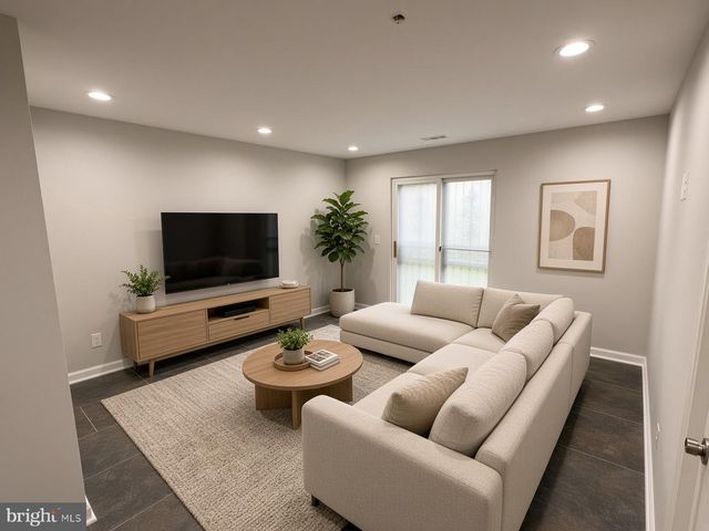326 CAPE DR SE, Washington, DC 20019