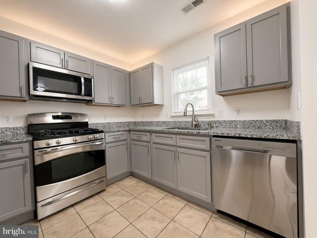 326 CAPE DR SE, Washington, DC 20019