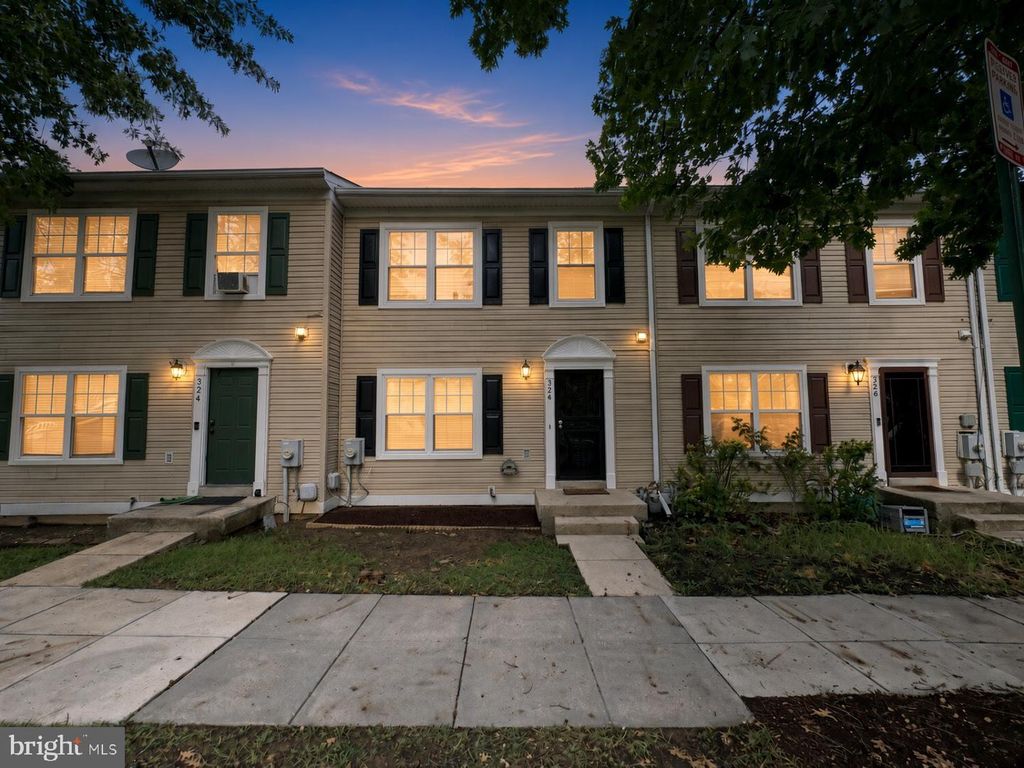 326 CAPE DR SE, Washington, DC 20019