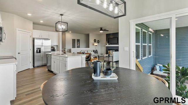 20555 Crestline Circle, Gretna, NE 68028