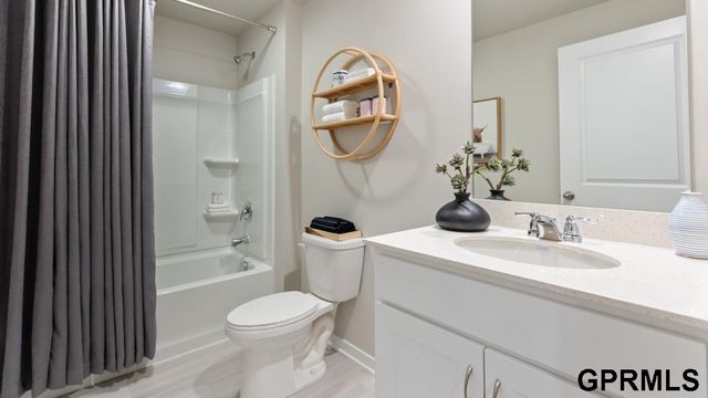20555 Crestline Circle, Gretna, NE 68028