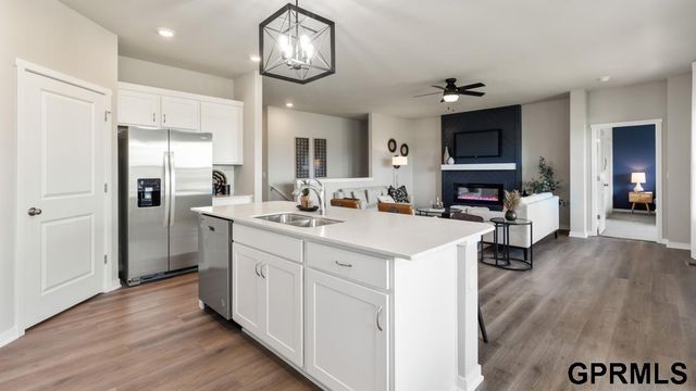 20555 Crestline Circle, Gretna, NE 68028