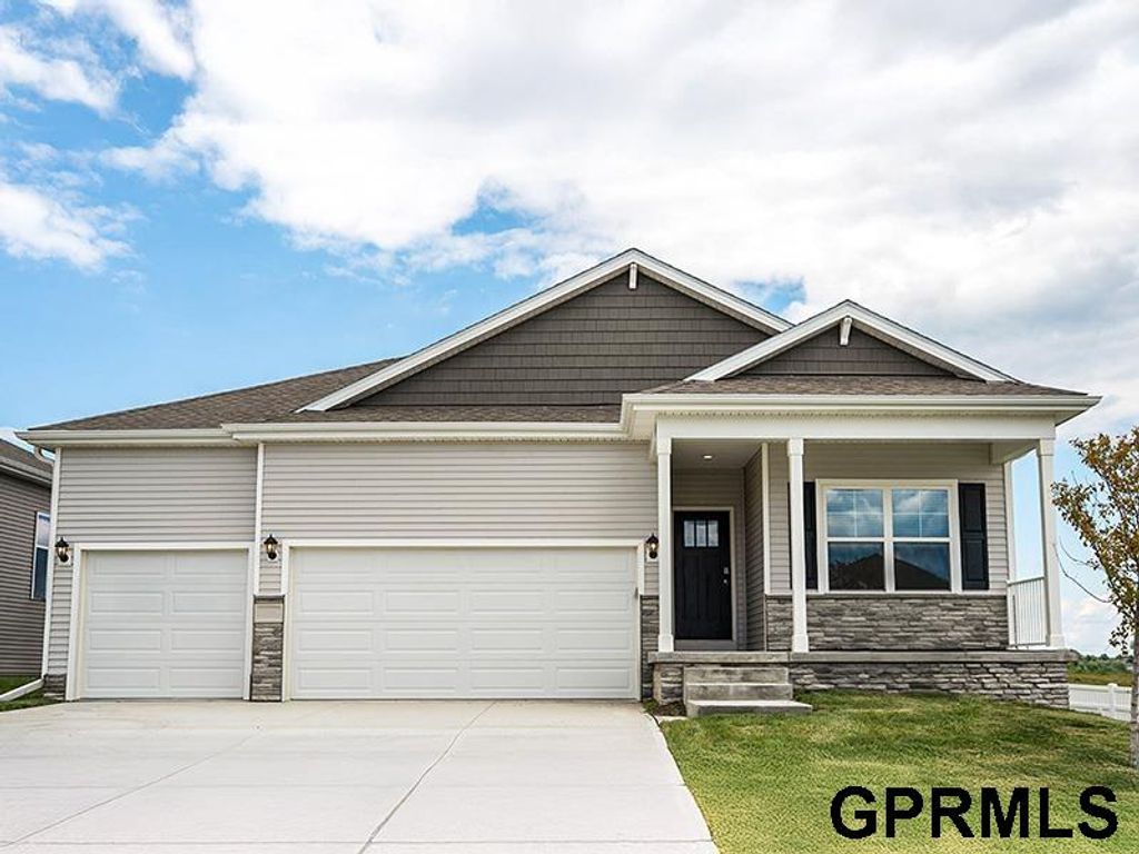 20555 Crestline Circle, Gretna, NE 68028
