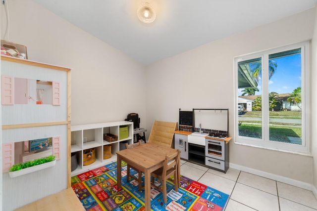 1060 Cedar Creek Way, Davie, FL 33325