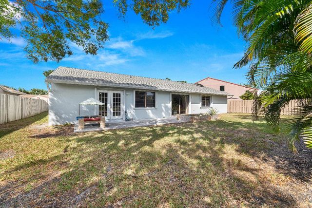 1060 Cedar Creek Way, Davie, FL 33325