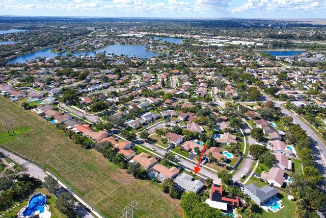 1060 Cedar Creek Way, Davie, FL 33325