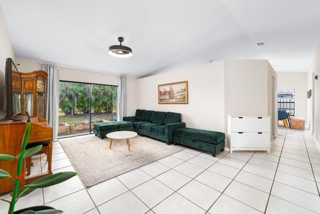 1060 Cedar Creek Way, Davie, FL 33325