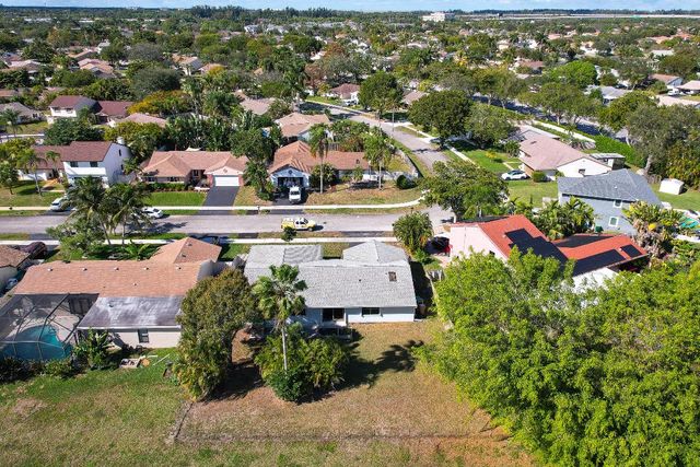 1060 Cedar Creek Way, Davie, FL 33325
