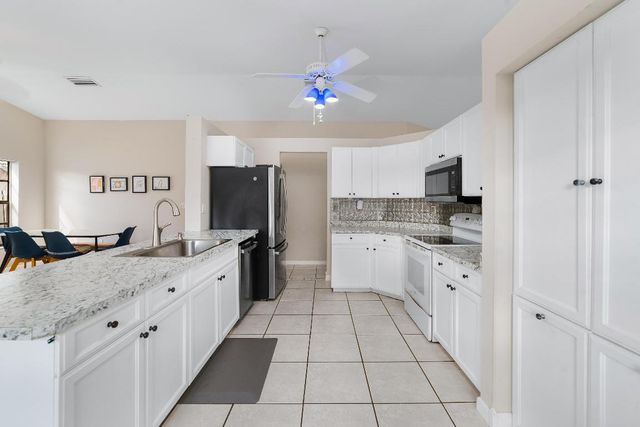 1060 Cedar Creek Way, Davie, FL 33325