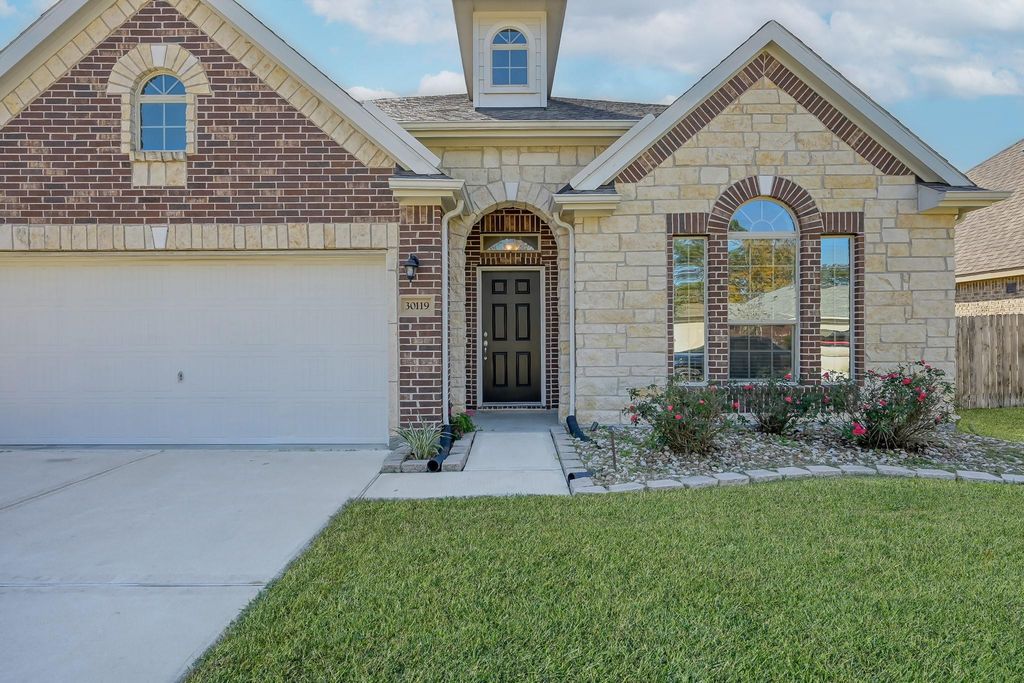 30119 Saw Oaks Drive, Magnolia, TX 77355