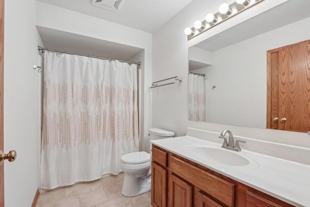 5728 Regency Hills DRIVE, Mount Pleasant, WI 53406