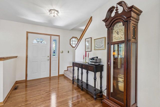5728 Regency Hills DRIVE, Mount Pleasant, WI 53406