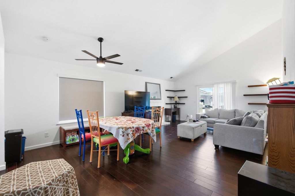 Image 4 of property listing at 3450 W Dovewood Avenue, Fresno, CA 93711