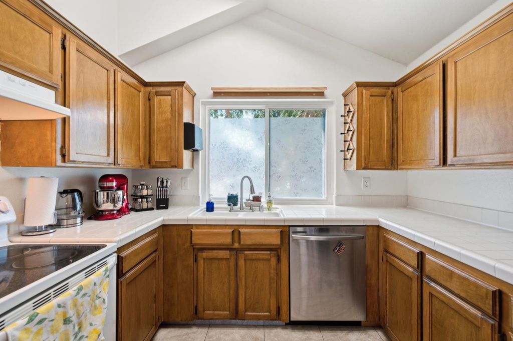 Image 6 of property listing at 3450 W Dovewood Avenue, Fresno, CA 93711
