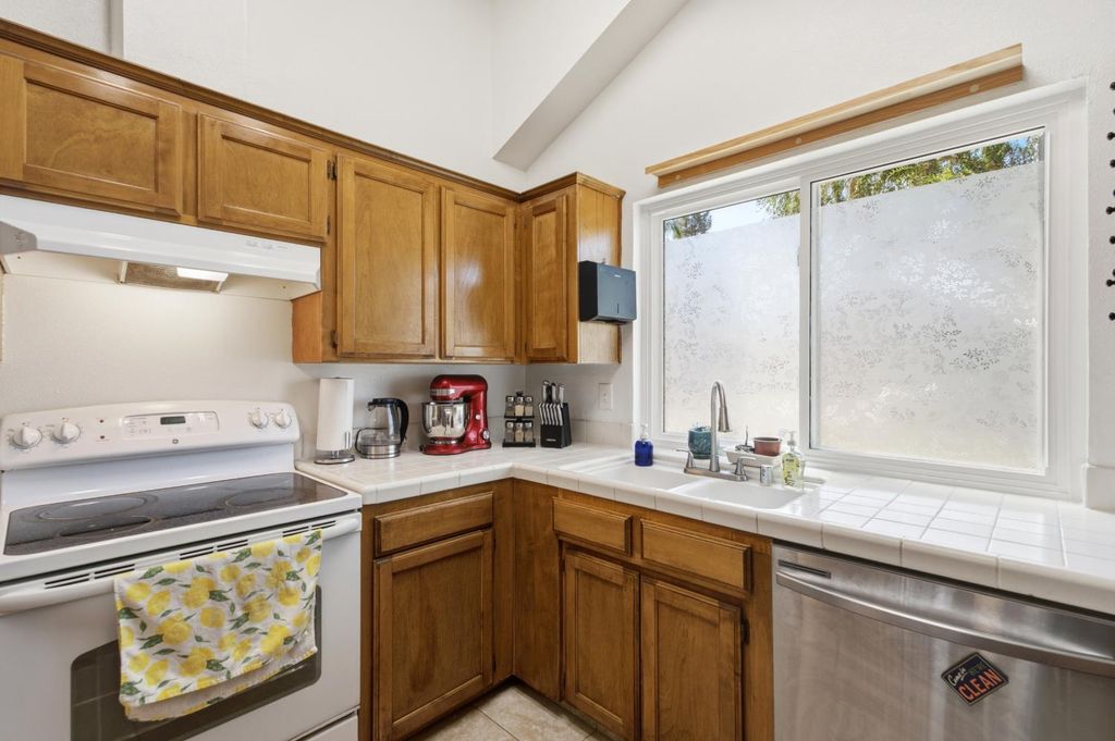 Image 7 of property listing at 3450 W Dovewood Avenue, Fresno, CA 93711