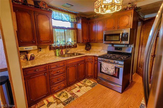 5541 Ravenna Avenue, Louisville, OH 44641