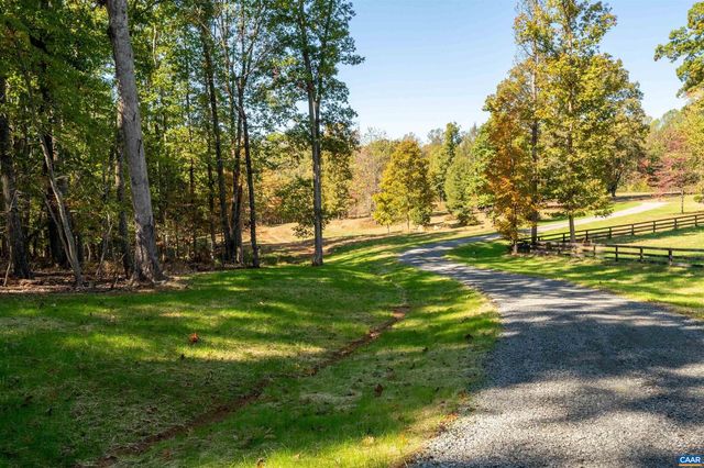 7337-B DICK WOODS RD, Afton, VA 22920