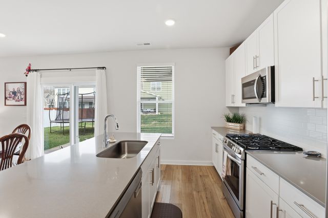 572 Ballard Dr, White House, TN 37188