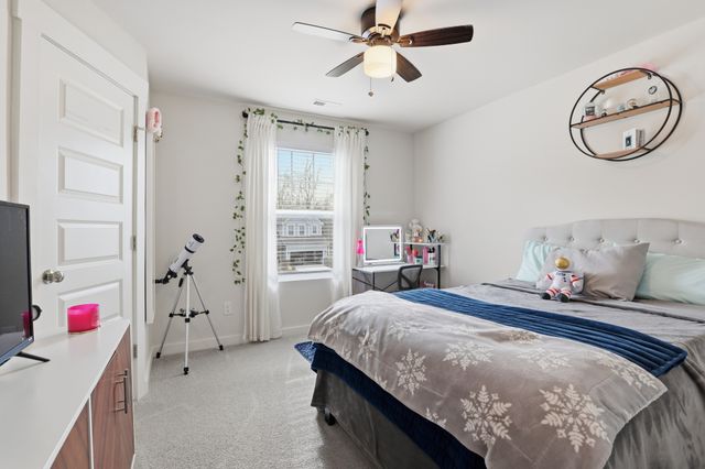 572 Ballard Dr, White House, TN 37188