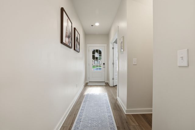 572 Ballard Dr, White House, TN 37188