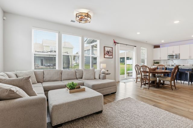 572 Ballard Dr, White House, TN 37188