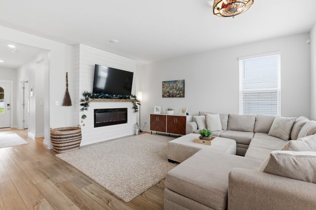 572 Ballard Dr, White House, TN 37188