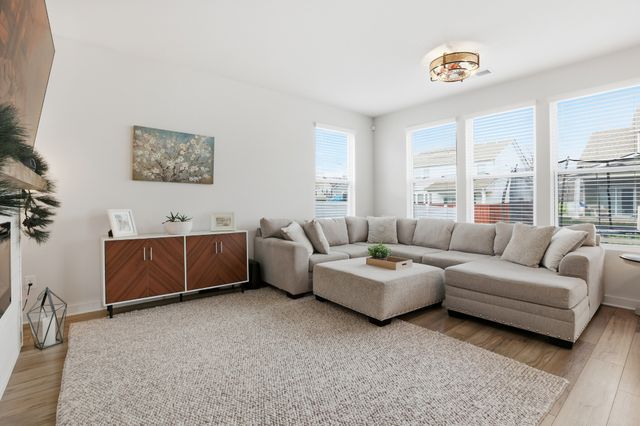 572 Ballard Dr, White House, TN 37188