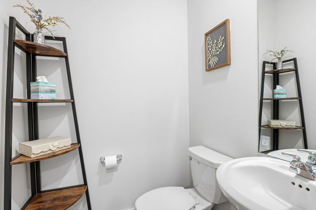 572 Ballard Dr, White House, TN 37188