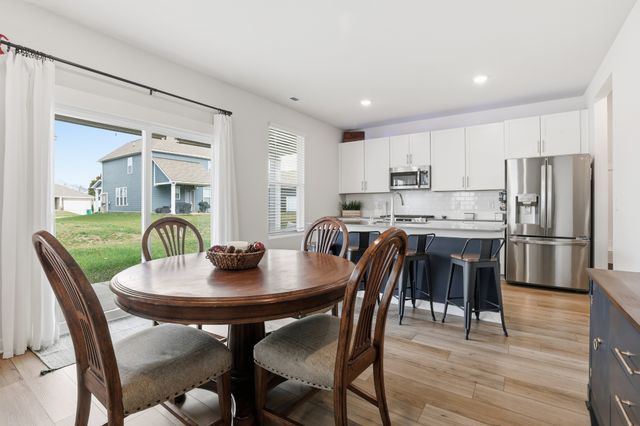 572 Ballard Dr, White House, TN 37188