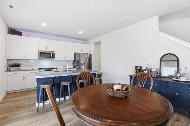 572 Ballard Dr, White House, TN 37188