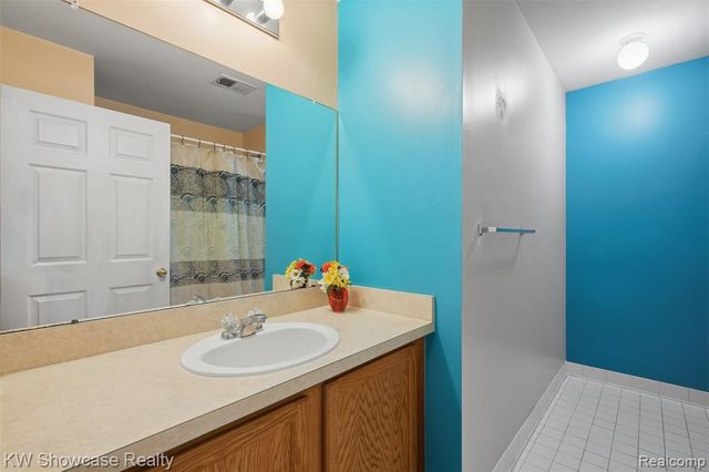 340 Brookfield Drive, Westland, MI 48185