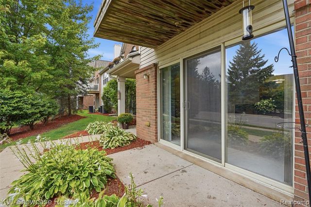 340 Brookfield Drive, Westland, MI 48185