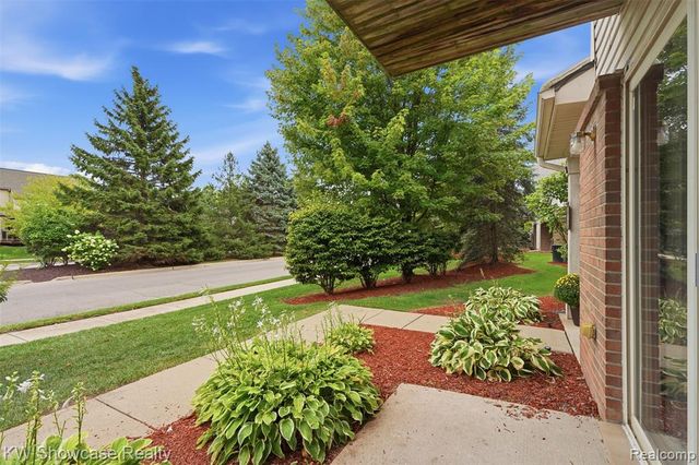 340 Brookfield Drive, Westland, MI 48185