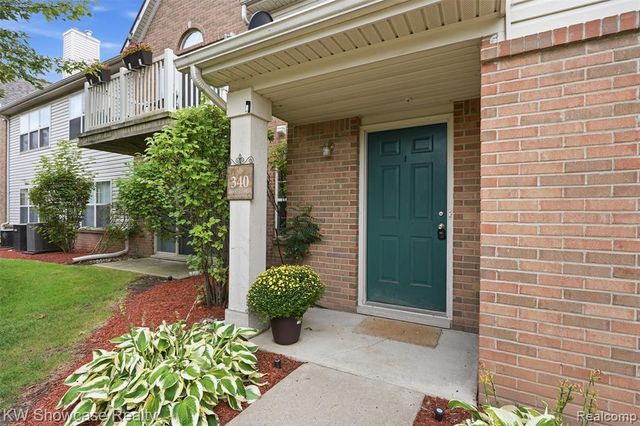 340 Brookfield Drive, Westland, MI 48185
