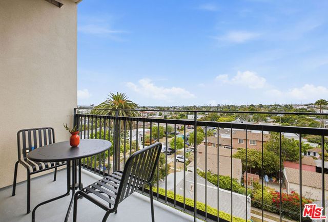 3555 Overland Avenue 201, Los Angeles, CA 90034