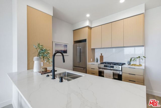 3555 Overland Avenue 201, Los Angeles, CA 90034