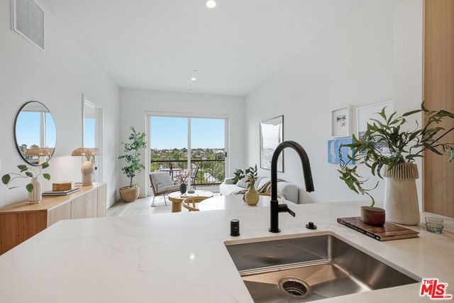 3555 Overland Avenue 201, Los Angeles, CA 90034