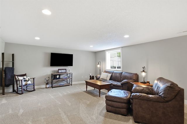 3338 NW Trestle Point Drive, Ankeny, IA 50023