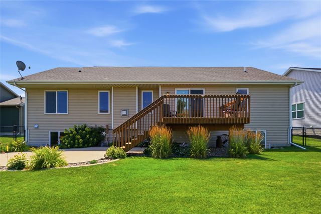 3338 NW Trestle Point Drive, Ankeny, IA 50023
