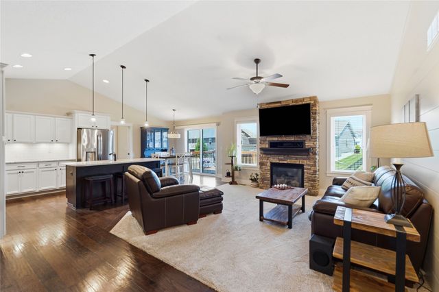 3338 NW Trestle Point Drive, Ankeny, IA 50023