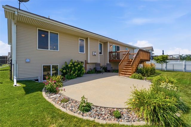 3338 NW Trestle Point Drive, Ankeny, IA 50023